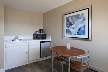 Standard Room, 1 Queen Bed
