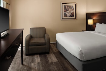 Deluxe Room, 3 Queen Beds