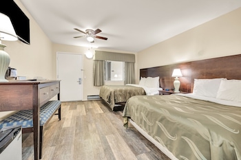Deluxe Room, 3 Queen Beds