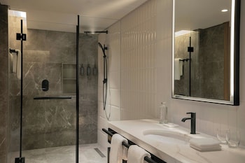 Signature Room, 2 Queen Beds, City View