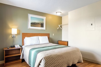 Studio, 1 Queen Bed, Accessible, Non Smoking (Roll-In Shower)
