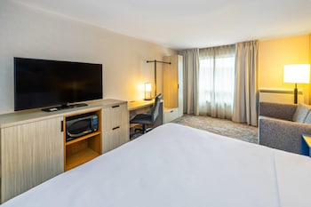 Room, 1 King Bed, Non Smoking (Upper Floor, Stair Access Only)