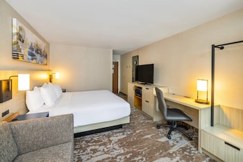 Room, 1 King Bed, Non Smoking (Upper Floor, Stair Access Only)