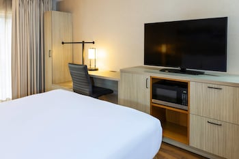 Room, 2 Queen Beds, Non Smoking (Upper Floor, Stair Access Only)