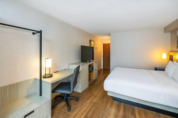Room, 1 King Bed, Non Smoking (Upper Floor, Stair Access Only)