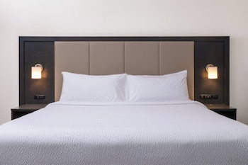Standard Room, 1 King Bed, Accessible (Communications)