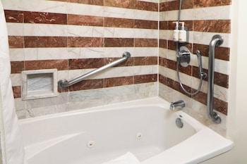 Standard Room, 1 Queen Bed, Accessible
