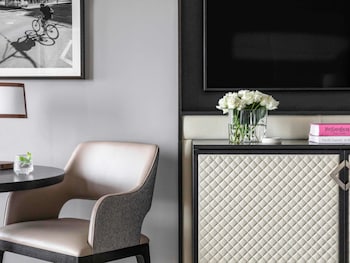 Superior Room, 2 Twin Beds, City View