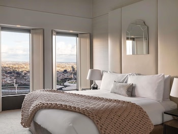 Deluxe Suite, 1 King Bed, City View