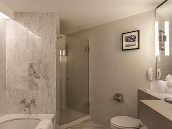 Junior Suite, 1 King Bed, Bay View, Corner