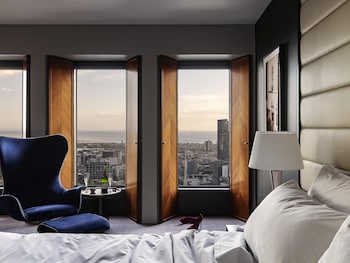 Superior Room, 1 King Bed, River View