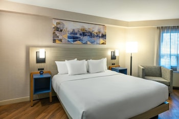 Standard Room, 1 King Bed, Non Smoking (Upper Floor, Stair Access Only)