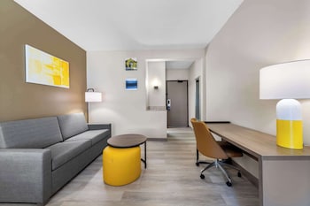 Suite, 1 King Bed, Non Smoking (Sofa Bed)