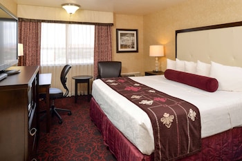 Suite, 1 King Bed, Non Smoking, Refrigerator & Microwave (Walk-in Shower)