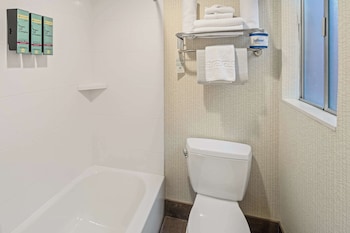 Standard Room, 2 Queen Beds, Non Smoking, Refrigerator & Microwave (Pet Friendly)