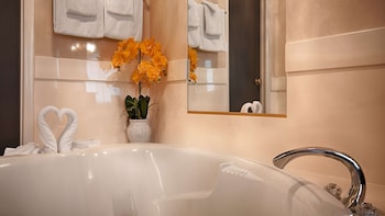 Suite, 1 King Bed, Non Smoking, Refrigerator & Microwave (Walk-in Shower)