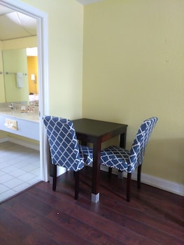 Suite, 1 King Bed, Non Smoking (One Bedroom, Poolside View)