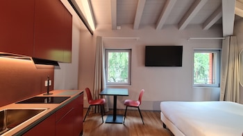 Studio Apartment for up to 2 Guests (Annex Building)