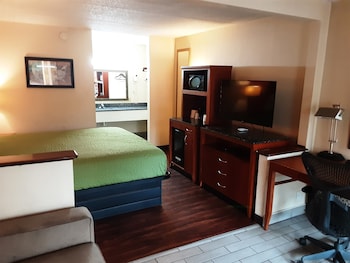 Suite, 1 King Bed with Sofa bed, Smoking