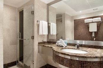 Family Room City View with Three Twin Beds