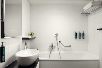 Double Room, 2 Queen Beds (Limited)