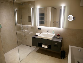 Superior Room, 1 King Bed, Annex Building