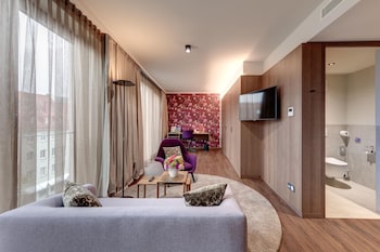 Premium Suite, 1 King Bed, Annex Building (Separate Living Room)