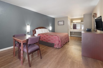 Standard Room, 1 King Bed, Smoking