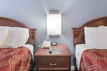 Standard Room, 2 Queen Beds, Smoking