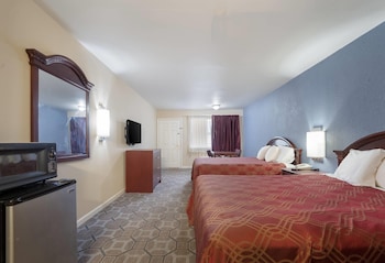 Standard Room, 2 Queen Beds, Smoking