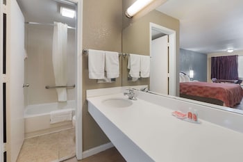 Standard Room, 1 King Bed, Smoking