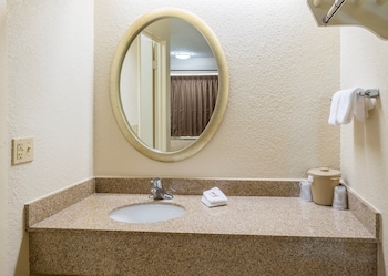 Standard Room, 1 King Bed (Smoke Free)