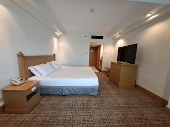 Deluxe Room King Bed