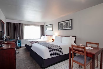 Standard Room, 2 Double Beds, Kitchenette