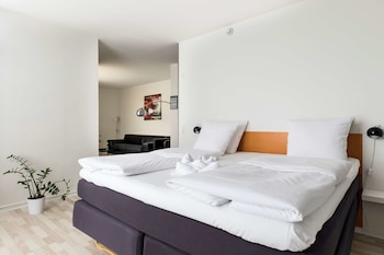 Suite, 1 King Bed, Non Smoking, Bathtub