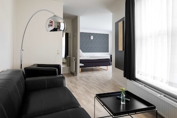 Suite, 1 King Bed, Non Smoking, Bathtub