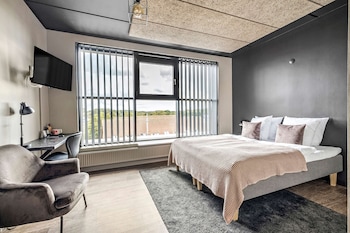 Standard Room, 1 Queen Bed, Non Smoking, Bathtub
