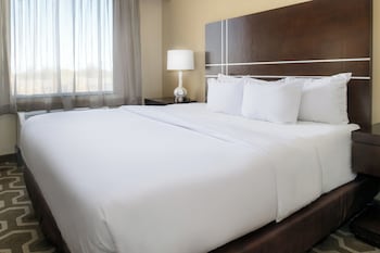 Suite, 1 Queen Bed, Accessible, Bathtub (Mobility & Hearing)
