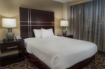 Suite, 1 Queen Bed, Accessible, Bathtub (Mobility & Hearing)