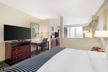 Junior Suite, 1 King Bed, Non Smoking, Oceanfront