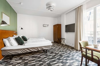 Family Room, 1 King Bed, Non Smoking, Balcony