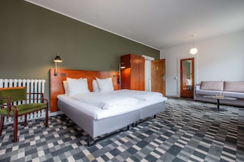 Family Room, 1 King Bed, Non Smoking, Balcony