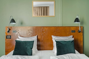 Superior Room, 1 King Bed, Non Smoking