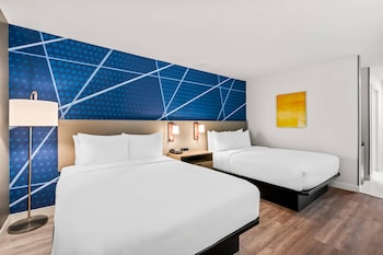 Room, 2 Queen Beds, Accessible, Non Smoking