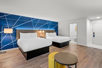 Suite, 2 Queen Beds, Accessible, Non Smoking