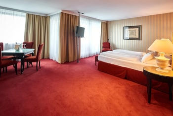 Suite, Multiple Beds, Balcony (Separate Living Room)