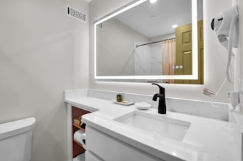 Renovated King Room, Second Floor