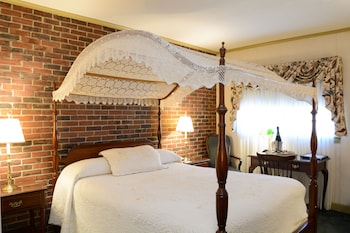 Deluxe Room, 1 Queen Canopy Bed