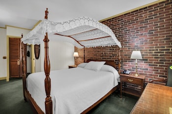 Deluxe Room, 1 Queen Canopy Bed