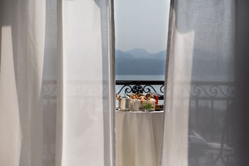 Deluxe Room (Lake)